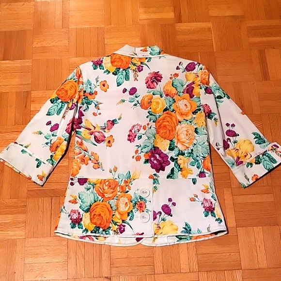 NWOT Floral Stretch Blazer in White, Burgundy, Orange, Yellow, Green, 6 - Picture 8 of 16